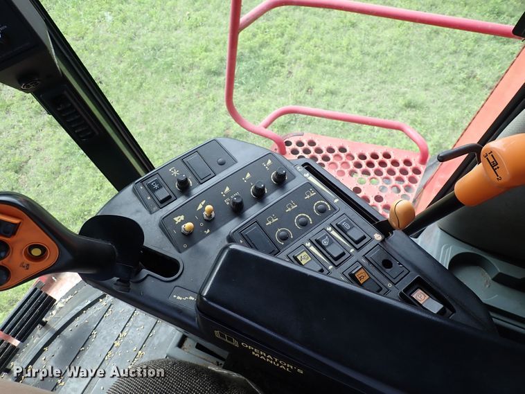 image for item DS7133 1998 Case IH 2388  combine