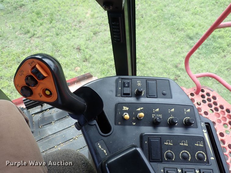 image for item DS7133 1998 Case IH 2388  combine