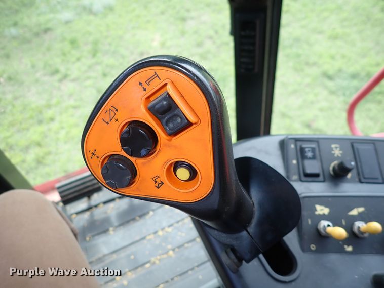 image for item DS7133 1998 Case IH 2388  combine