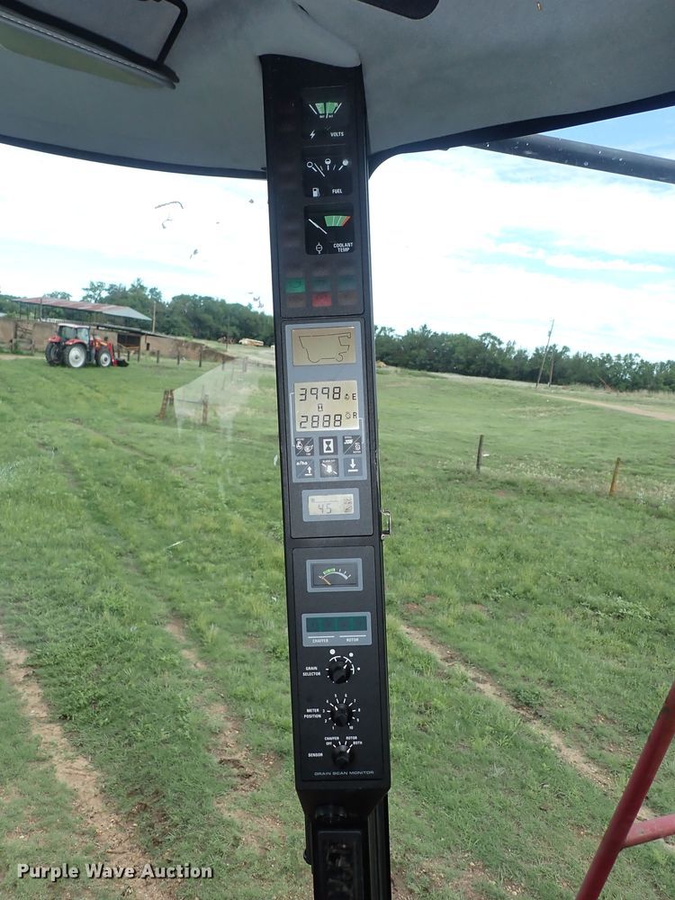 image for item DS7133 1998 Case IH 2388  combine