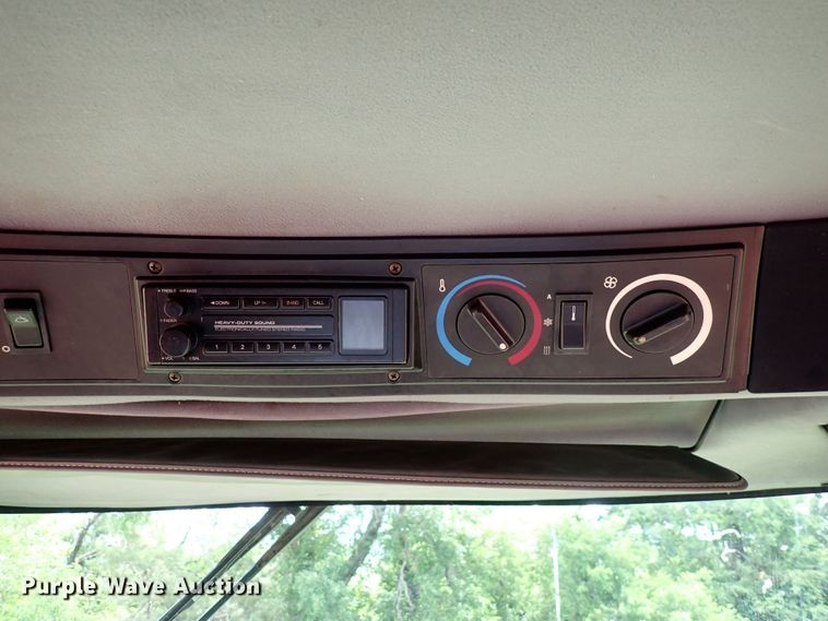 image for item DS7133 1998 Case IH 2388  combine