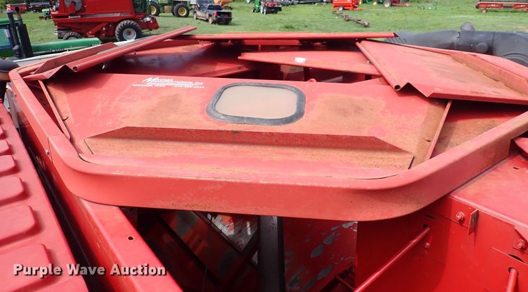 image for item DS7133 1998 Case IH 2388  combine