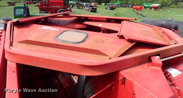 image for item DS7133 1998 Case IH 2388  combine
