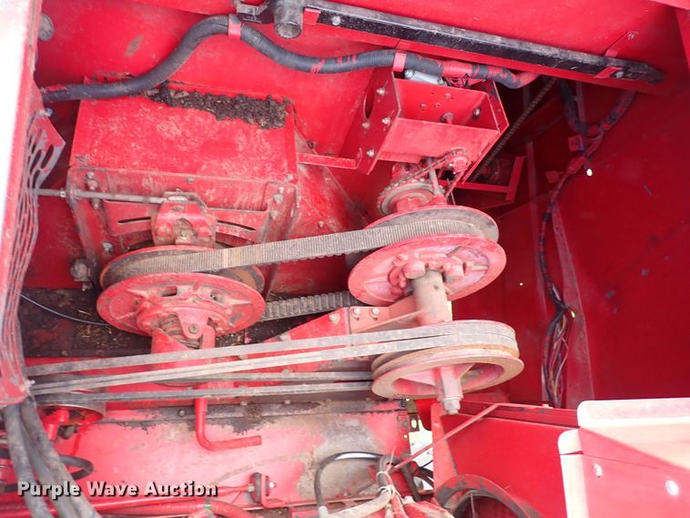 image for item DS7133 1998 Case IH 2388  combine