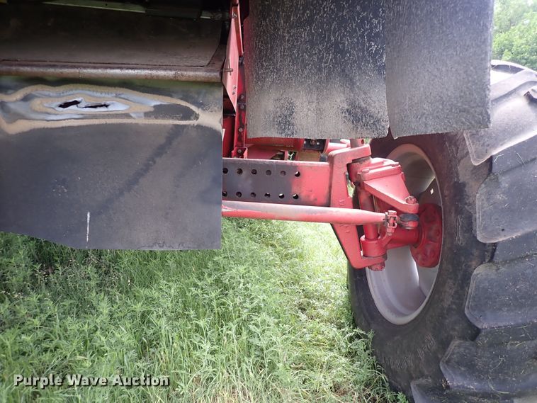 image for item DS7133 1998 Case IH 2388  combine