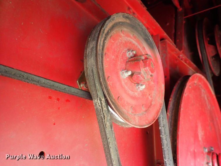 image for item DS7133 1998 Case IH 2388  combine