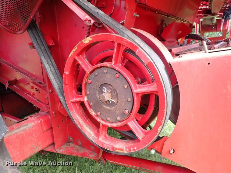 image for item DS7133 1998 Case IH 2388  combine