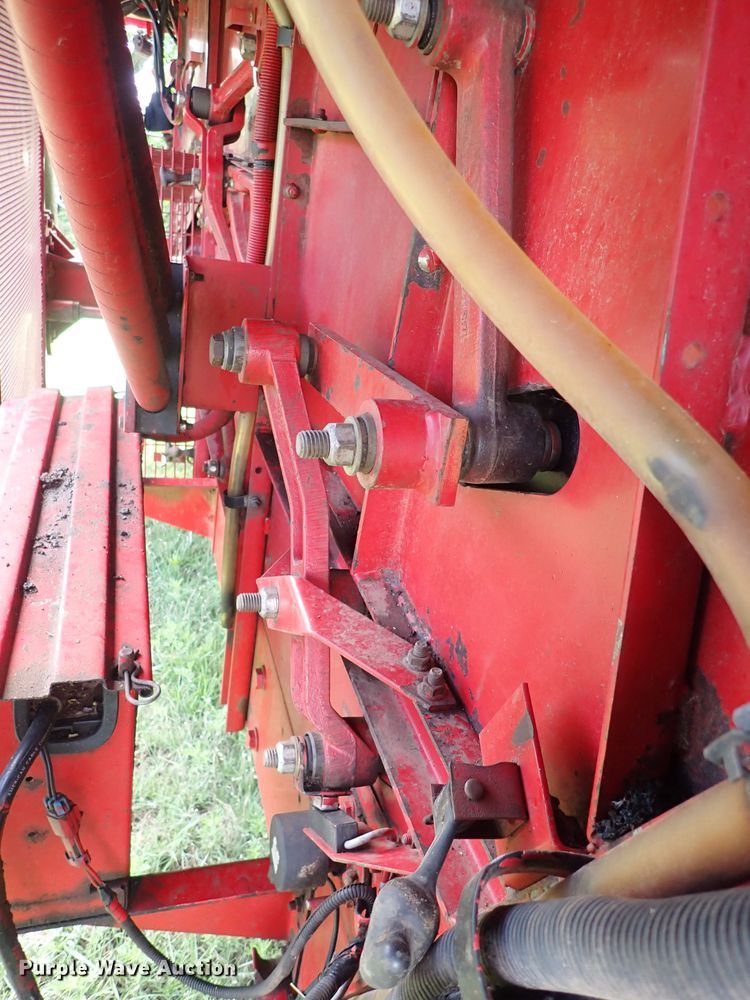 image for item DS7133 1998 Case IH 2388  combine