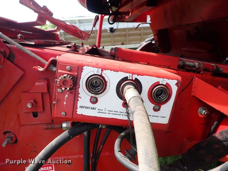 image for item DS7133 1998 Case IH 2388  combine