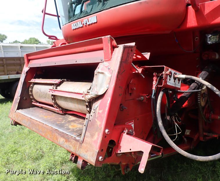 image for item DS7133 1998 Case IH 2388  combine