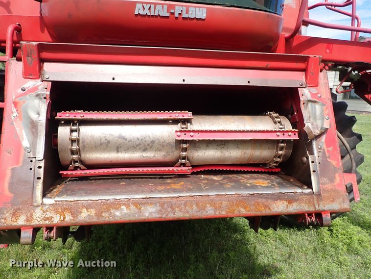 image for item DS7133 1998 Case IH 2388  combine
