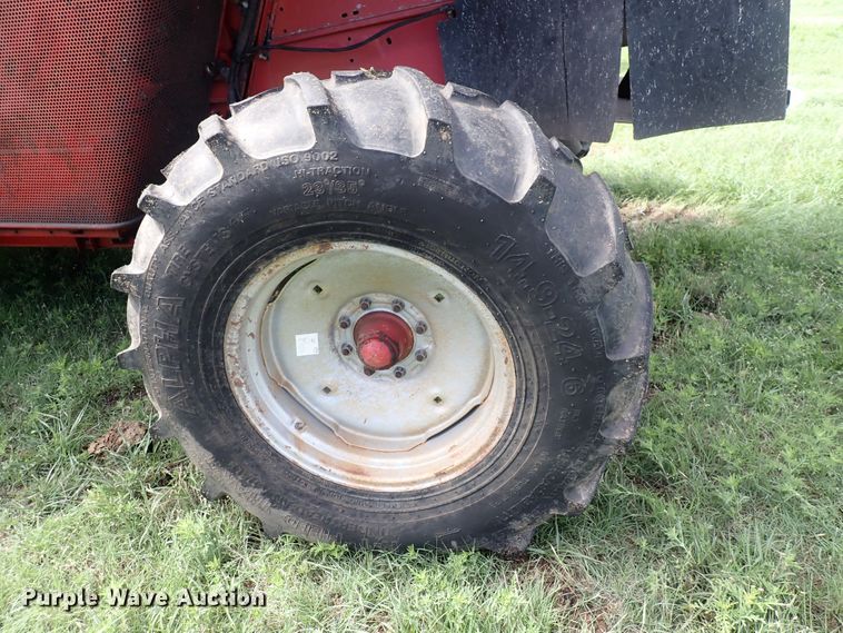image for item DS7133 1998 Case IH 2388  combine