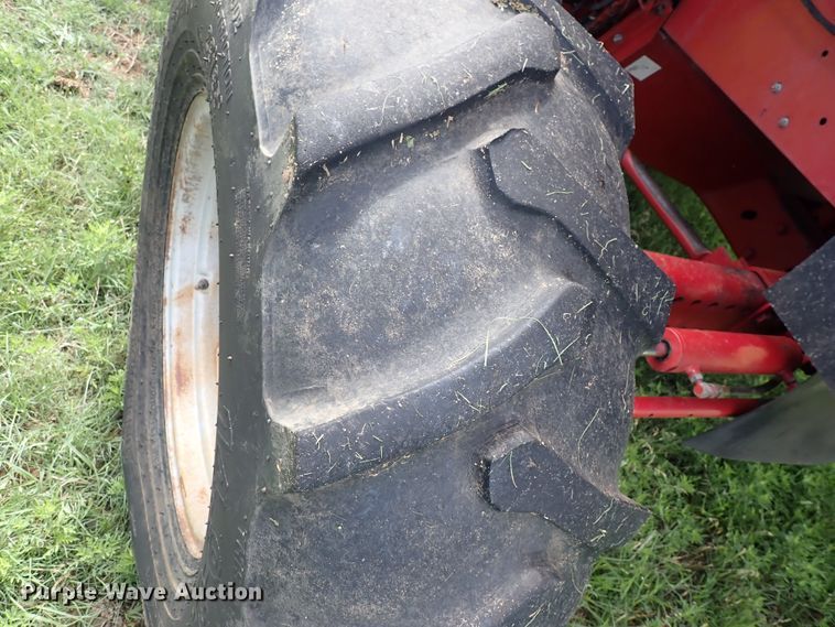 image for item DS7133 1998 Case IH 2388  combine
