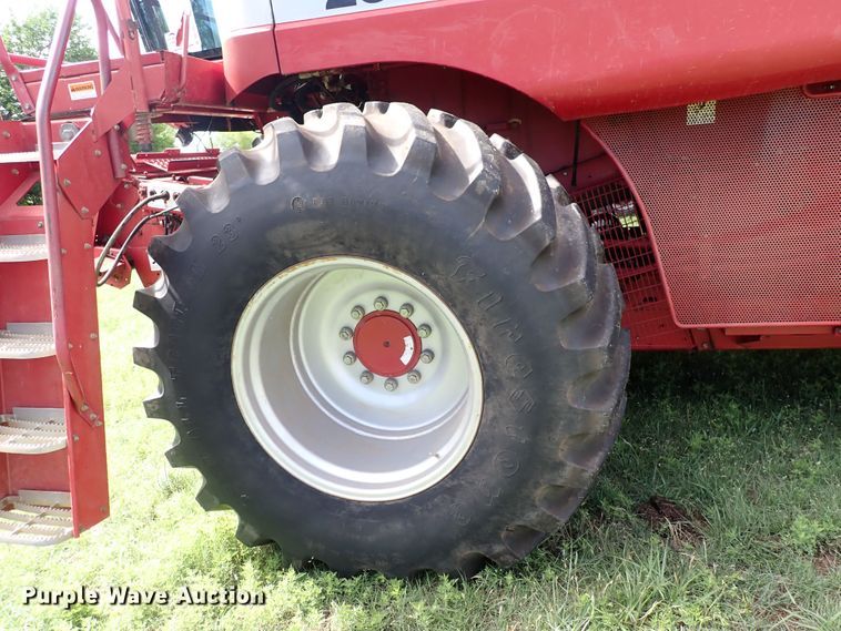 image for item DS7133 1998 Case IH 2388  combine