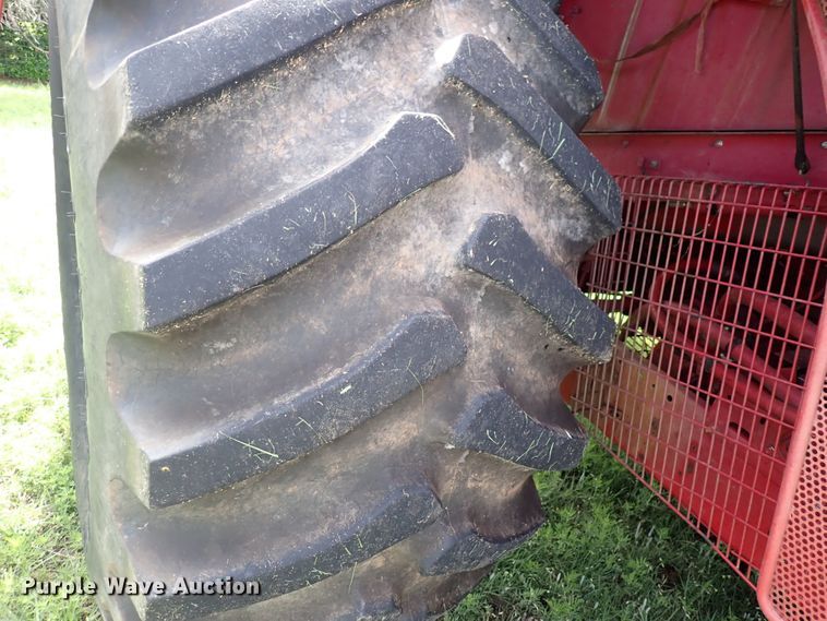 image for item DS7133 1998 Case IH 2388  combine