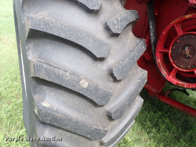 image for item DS7133 1998 Case IH 2388  combine