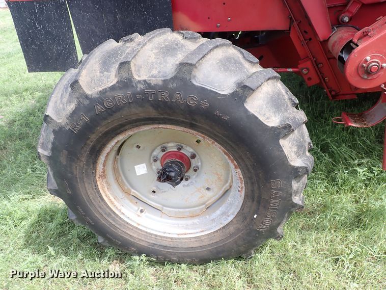 image for item DS7133 1998 Case IH 2388  combine