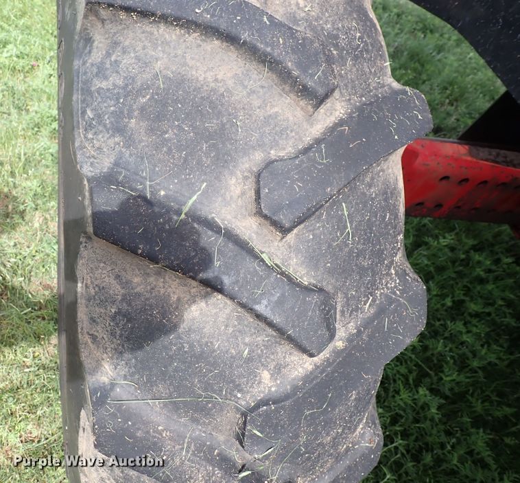 image for item DS7133 1998 Case IH 2388  combine