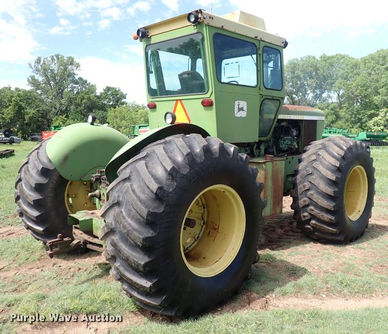 image for item DS7136 1974 John Deere 7520  4WD tractor