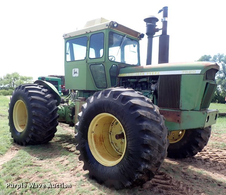 image for item DS7136 1974 John Deere 7520  4WD tractor