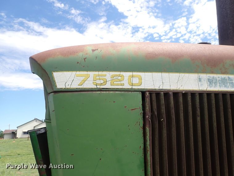 image for item DS7136 1974 John Deere 7520  4WD tractor