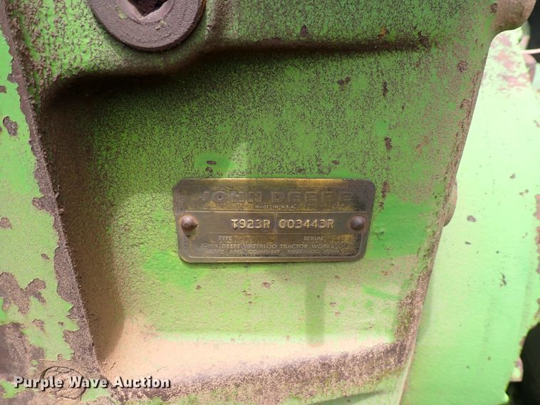 image for item DS7136 1974 John Deere 7520  4WD tractor