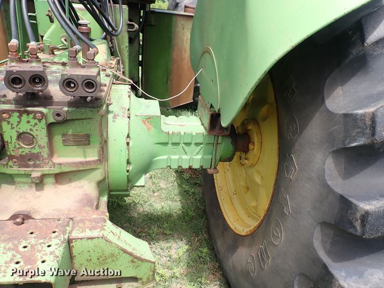 image for item DS7136 1974 John Deere 7520  4WD tractor