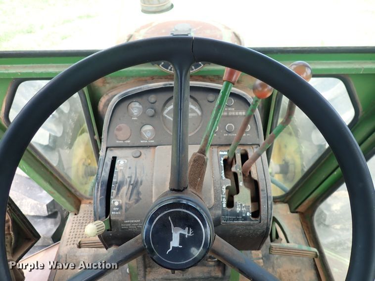 image for item DS7136 1974 John Deere 7520  4WD tractor