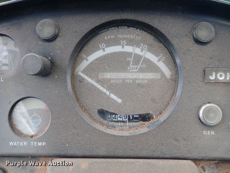 image for item DS7136 1974 John Deere 7520  4WD tractor