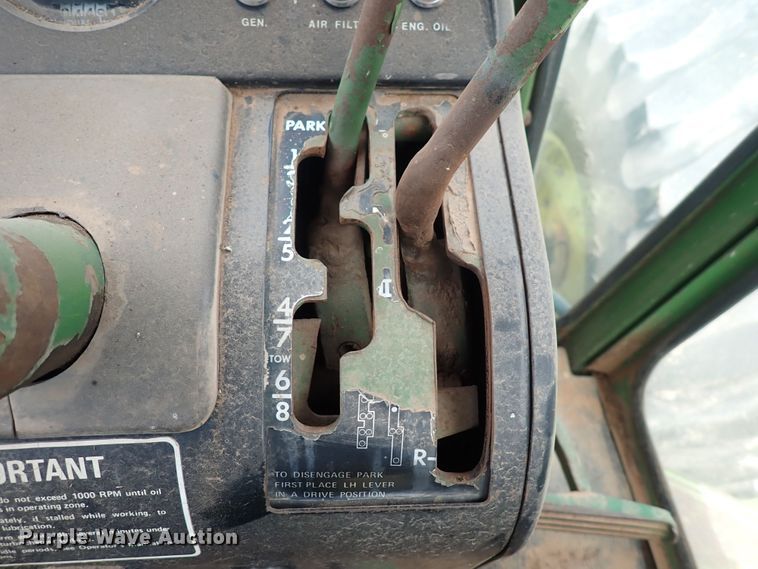 image for item DS7136 1974 John Deere 7520  4WD tractor