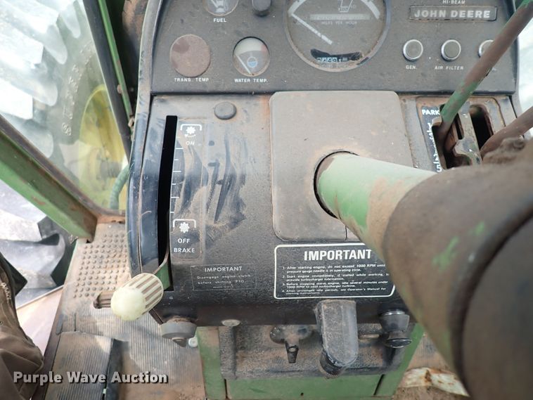 image for item DS7136 1974 John Deere 7520  4WD tractor