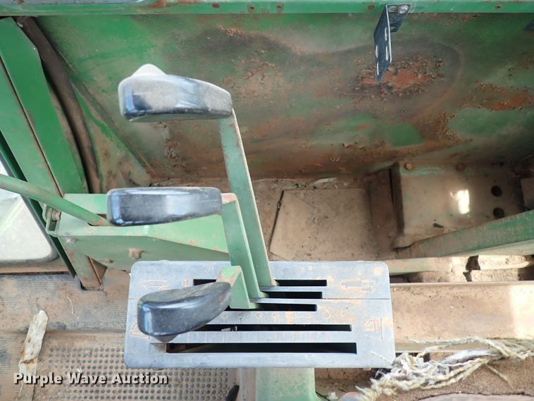 image for item DS7136 1974 John Deere 7520  4WD tractor