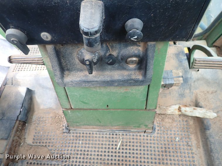 image for item DS7136 1974 John Deere 7520  4WD tractor