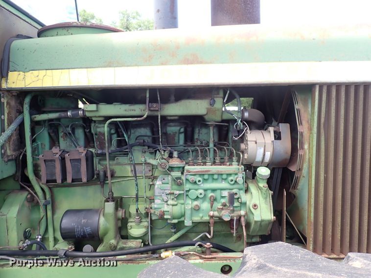 image for item DS7136 1974 John Deere 7520  4WD tractor