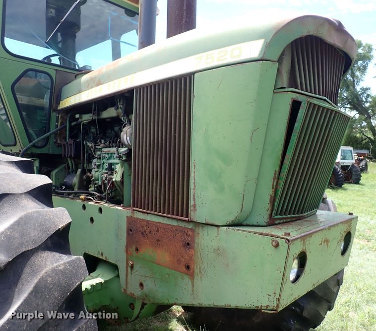 image for item DS7136 1974 John Deere 7520  4WD tractor