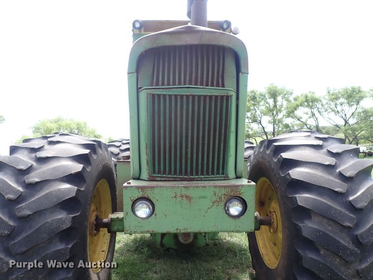 image for item DS7136 1974 John Deere 7520  4WD tractor