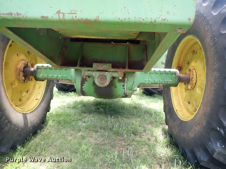 image for item DS7136 1974 John Deere 7520  4WD tractor