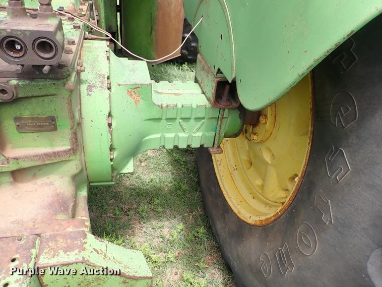 image for item DS7136 1974 John Deere 7520  4WD tractor