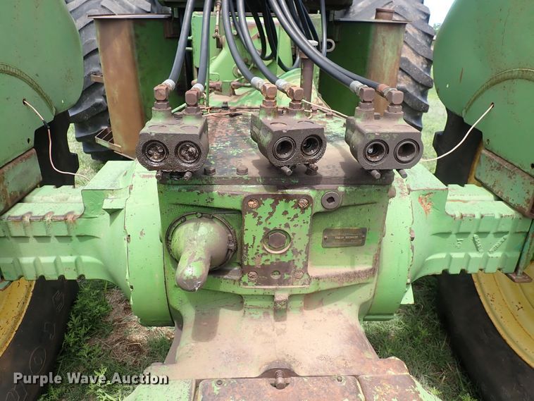 image for item DS7136 1974 John Deere 7520  4WD tractor