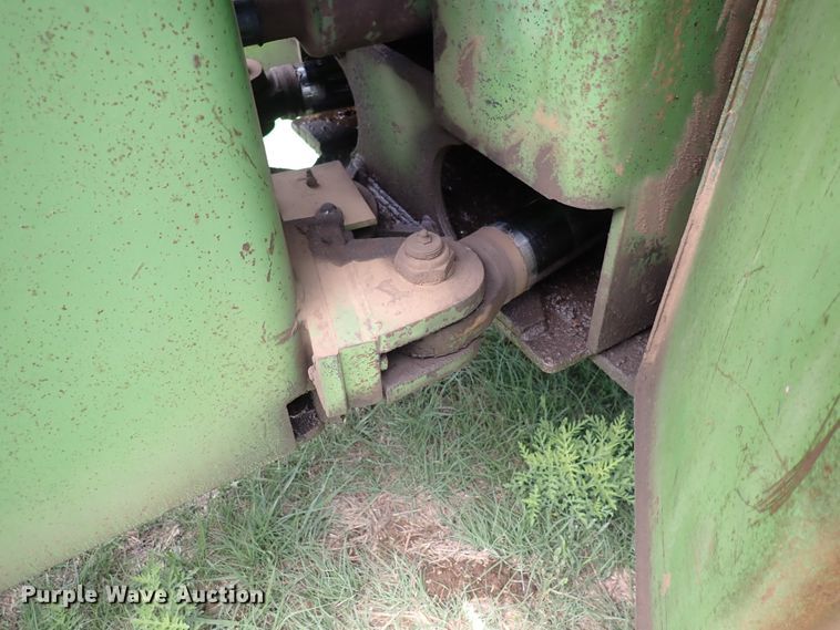 image for item DS7136 1974 John Deere 7520  4WD tractor