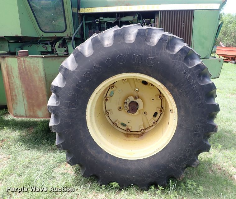 image for item DS7136 1974 John Deere 7520  4WD tractor