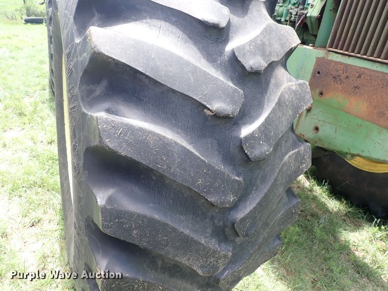 image for item DS7136 1974 John Deere 7520  4WD tractor
