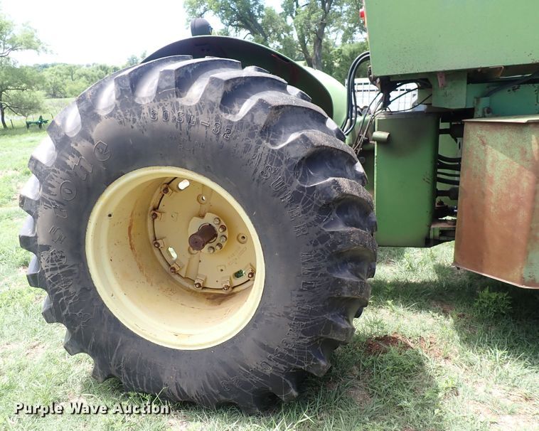 image for item DS7136 1974 John Deere 7520  4WD tractor