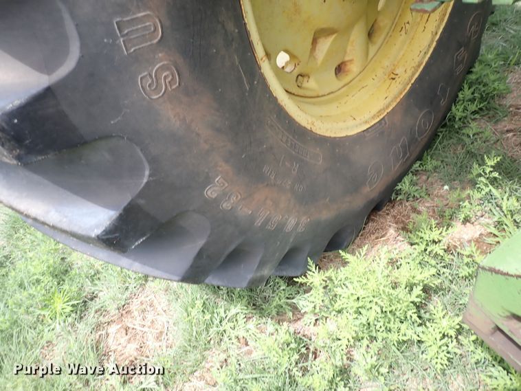 image for item DS7136 1974 John Deere 7520  4WD tractor