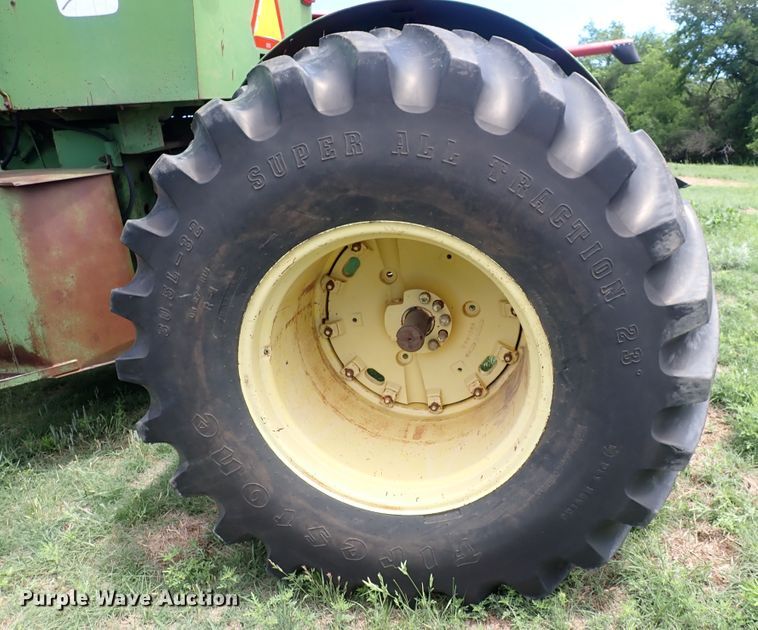 image for item DS7136 1974 John Deere 7520  4WD tractor