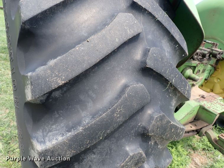 image for item DS7136 1974 John Deere 7520  4WD tractor