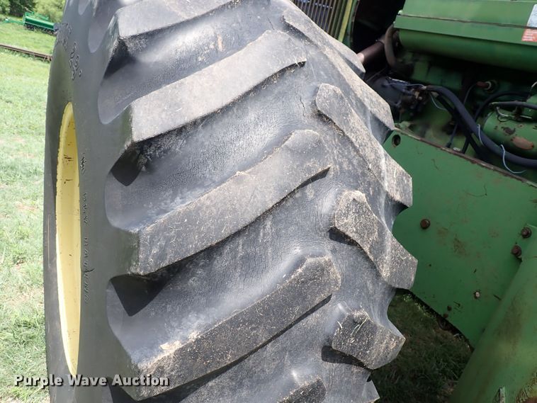 image for item DS7136 1974 John Deere 7520  4WD tractor