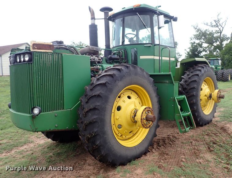 image for item DS7137 1982 John Deere 8850  4WD tractor