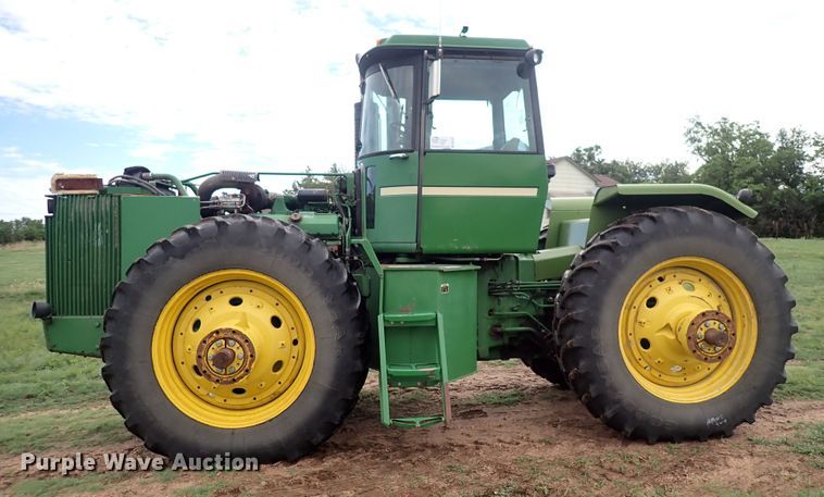 image for item DS7137 1982 John Deere 8850  4WD tractor