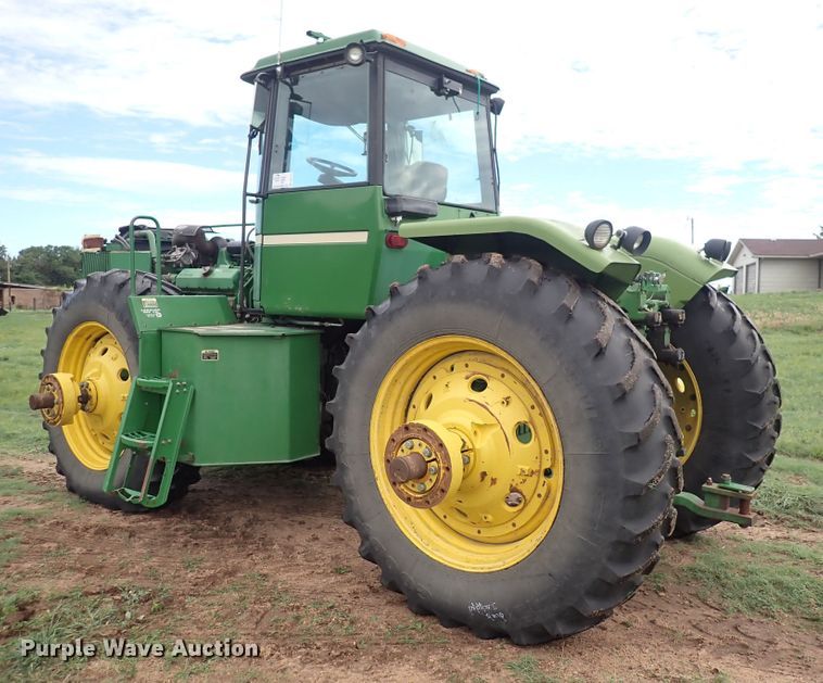 image for item DS7137 1982 John Deere 8850  4WD tractor